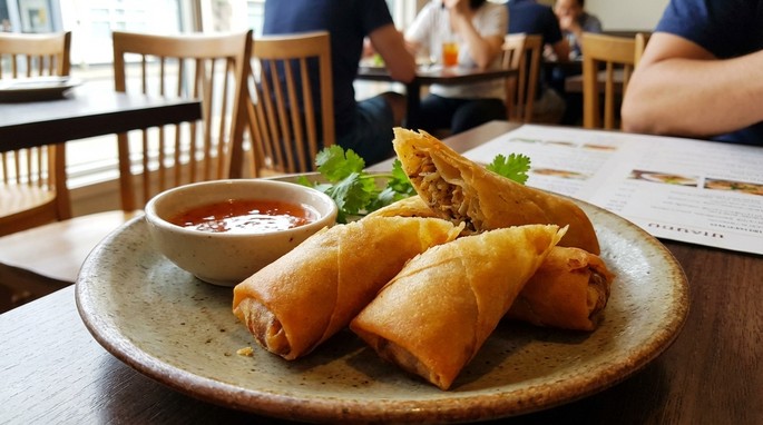 Por Pia Tod (Thai Fried Spring Rolls)