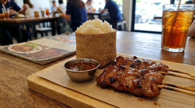 ข้าวเหนียวหมูปิ้ง