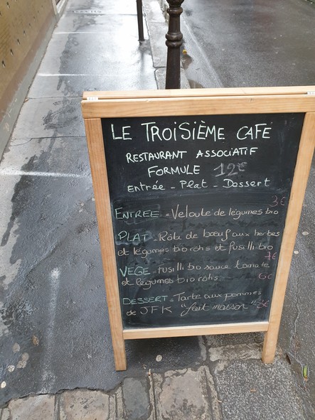 Le Troisième Café