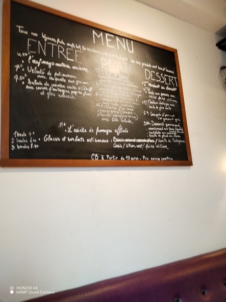 La Petite Maison Dans La Cour