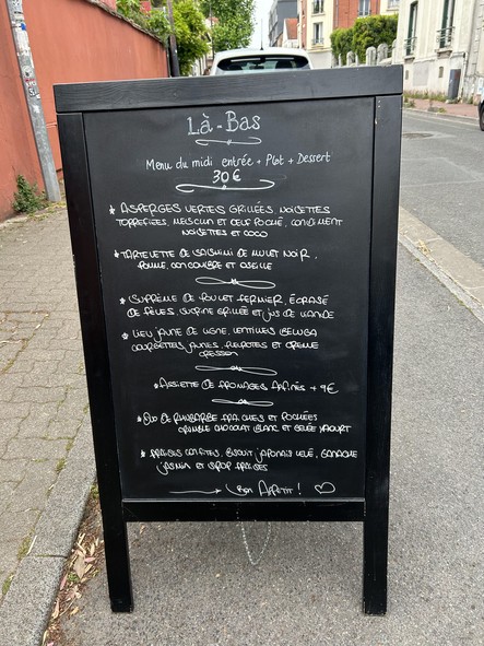 Là Bas